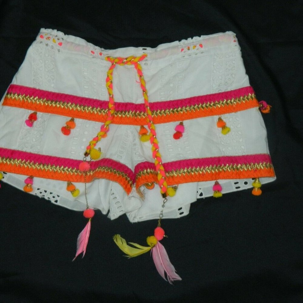 Laurie & Joe Shorts White Eyelet Embroidered Mediu